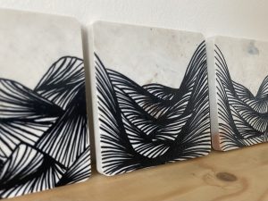 duurzame kunst gerecyclede plastic jutfabriek precious plastic fine lines lijntekeningen zwart wit studio tosca